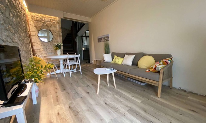 Pontaillac Apartment | Charming Apartment with Terrace, 200m from Beach, Sleeps 5