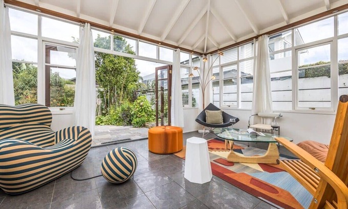 Mount Eden House | Charming art-deco 3 Bdrm bungalow in city-fringe