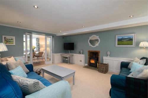 Bottlesford House | Charming Barn Retreat Near Pewsey & Woodborough