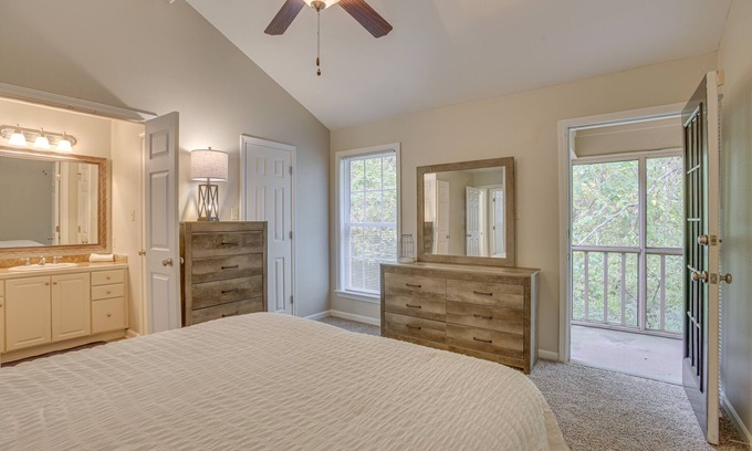 Mid City South Condo | Charming Baton Rouge Retreat w/ Community Pool!