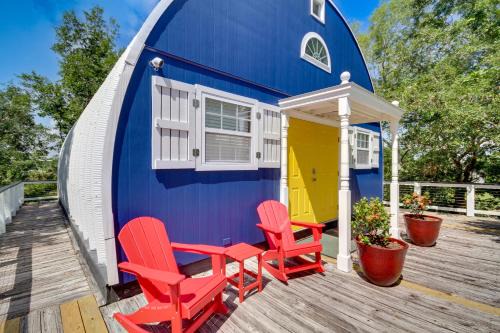 Bay St Louis House | Charming Bay St Louis Home Deck, on Canal!