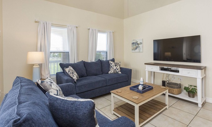 South Padre Island Apartment | Charming Beach Getaway! 2bd/2ba with a pool and just a block from the Beach!