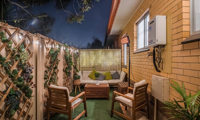 Henley Beach House | Charming beach shack in Henley Beach perfect for a peaceful getaway by the ocean