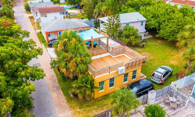 Indian Shores Villa | CHARMING BEACH VILLA-HUGE ROOFTOP DECK-600 FEET FROM THE BEACH