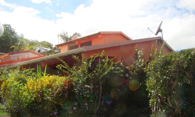 Tartane House | Charming bungalow 30 meters from the beach, 800 m from the natural park of the Caravelle