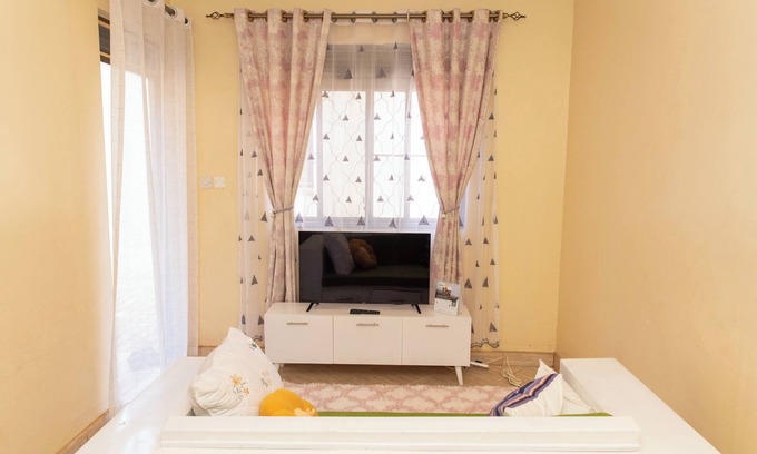 Kampala Apartment | Charming bungalow with WiFi in Kampala