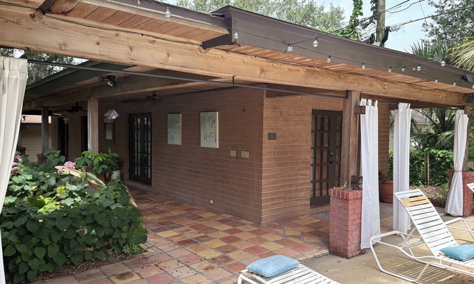 Lakeland House | Charming bungalow with WiFi and AC in marvelous Lakeland