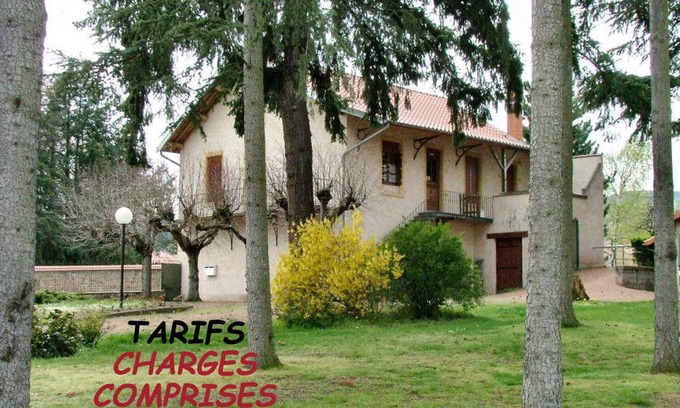 Saint-Andre-dʼApchon Cottage | Charming cottage in Saint-André-d'Apchon, pets allowed