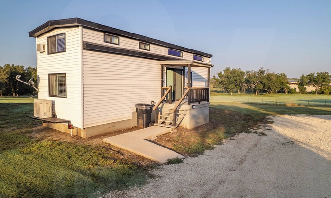 Hamilton Cabin | Charming cabin in Hamilton with AC - perfect for a cozy getaway