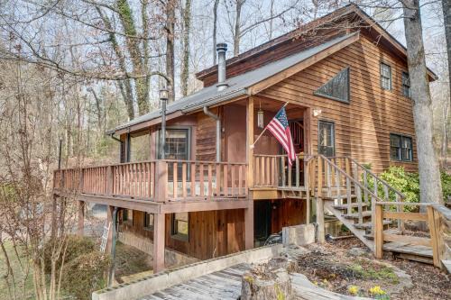 Sautee Nacoochee House | Charming Cabin with Fire Pit and Decks about 7 Mi to Helen