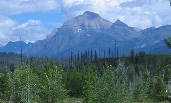 Polebridge Cabin | Charming cabin with Incredible Mountain Views!