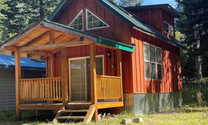 Enterprise Cabin | Charming cabin with WiFi and AC in serene Joseph