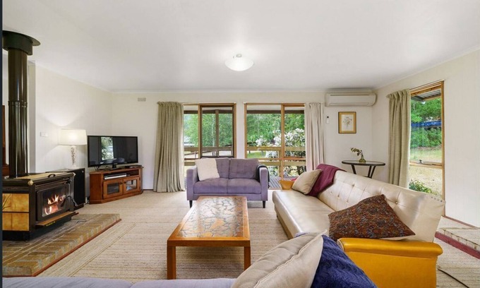Merrijig House | Charming cedar cottage for families-One and a half acres at the base for Buller
