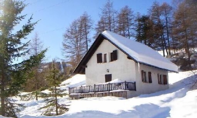 Roubion Ski Chalet | Charming chalet 800 meters from the slopes in a small ski resort