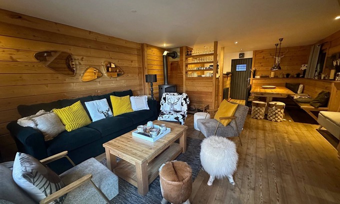 Les Claux Ski Chalet | Charming Chalet with Fireplace and Mountain Views in Vars, Sleeps 10