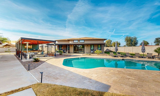 Las Casitas del Sur House | Charming Chandler retreat with pool, guest house & fun!