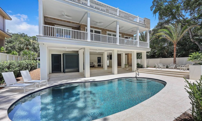 Hilton Head Island House | Charming Completely Renovated 5 bedroom Oceanfront home with private pool