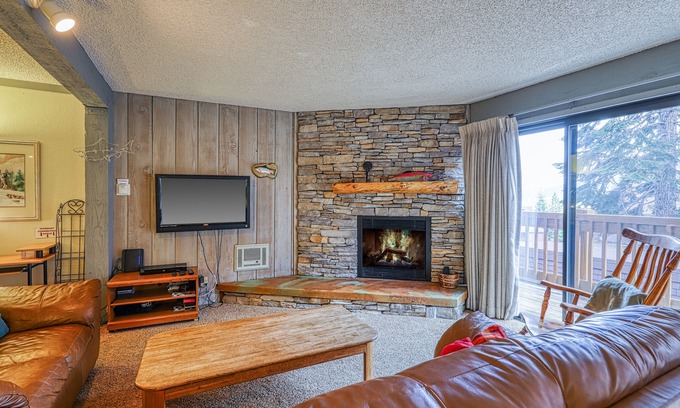 Mammoth Lakes Condo | Charming condo with a hot tub, sauna, balcony, deck, game room, & gas fireplace