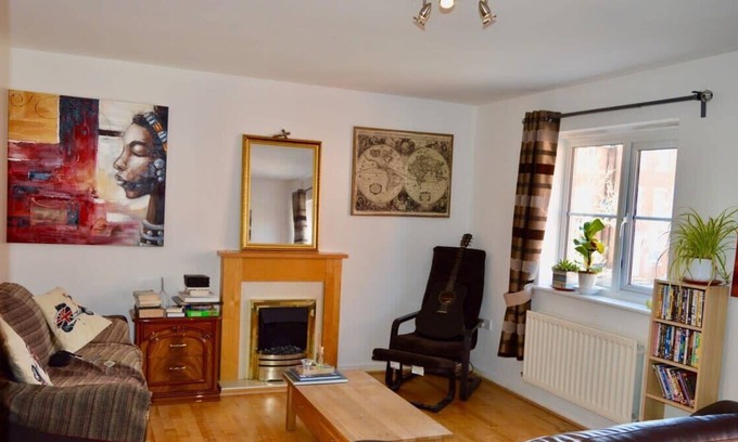Staple Hill Apartment | Charming Cosy Coach House in Fishponds, Bristol