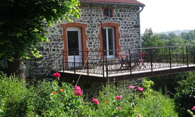 Le Puy-en-Velay Cottage | Charming cottage with terrace and wifi in Le Puy-en-Velay