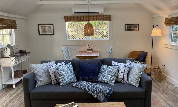 Eastsound Cottage | Charming Cottage hidden in town!