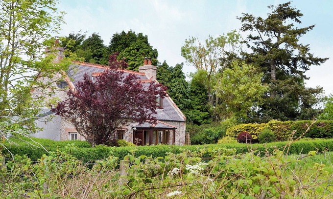 Inverness Cottage | Charming cottage in a rural setting yet only 3 miles from Inverness.