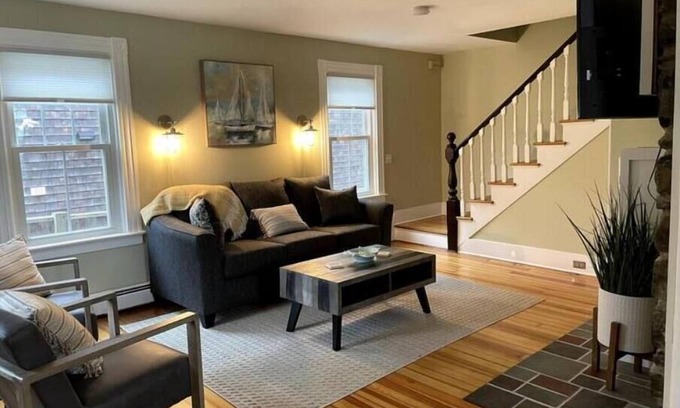 Jamestown House | Charming Cottage in Jamestown