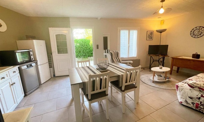 Montbazon Cottage | Charming cottage in Montbazon with terrace, garden, and parking