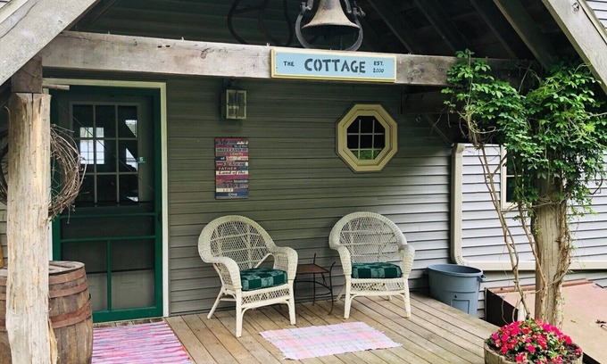 Climax Cottage | Charming cottage on quiet lake