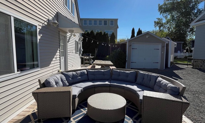 Mystic - New London House | Charming cottage overlooking the lagoon with great sunsets in Groton Long Point