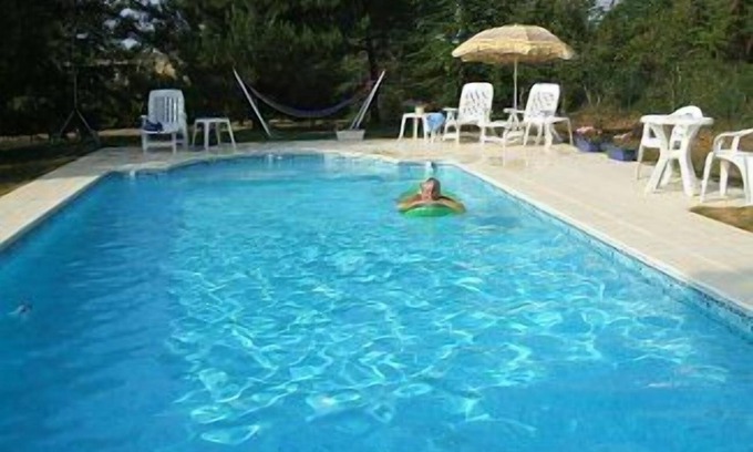 Frayssinet Cottage | Charming Cottage- Pet Friendly,Heated Pool,Mature Gardens, Couples,Barbecue,WIFI