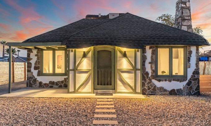 Encanto Cottage | Charming Cottage - Storybook Style - Near Downtown Phoenix!