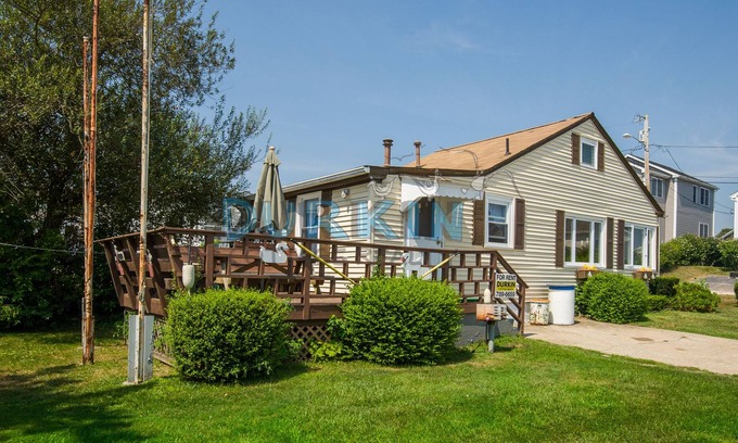 Narragansett House | Charming Cottage, Two Blocks from Beach, Large Deck