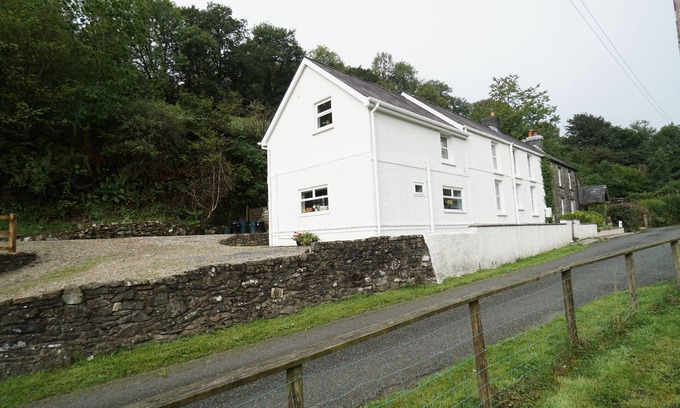 Llanfynydd Cottage | Charming country cottage, in peaceful location near Llandeilo & Carmarthen