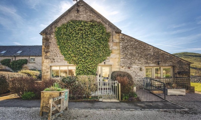 Crowdecote Cottage | Charming country cottage with stunning views