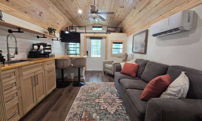 Archer Cottage | Charming Country Cottage minutes from Gainesville