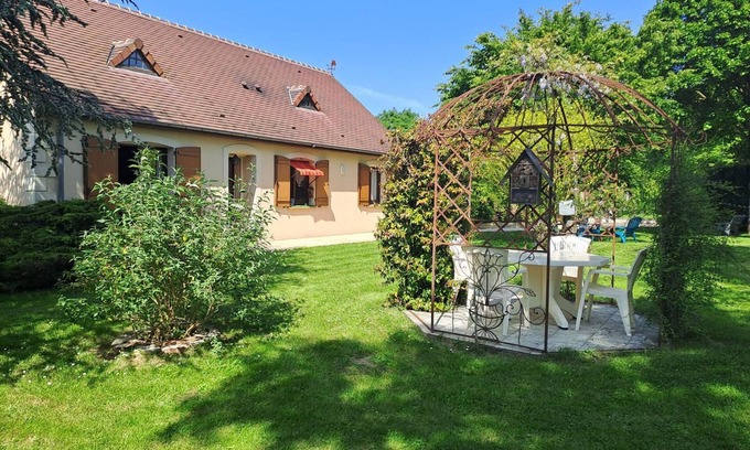Le Merlerault Cottage | Charming Countryside Home: Spacious, Modern, Ideal for Families, Near Haras National du Pin
