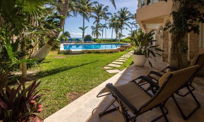 Akumal Condo | Charming, cozy beachfront condo in South Akumal, pool, AC and WiFi!