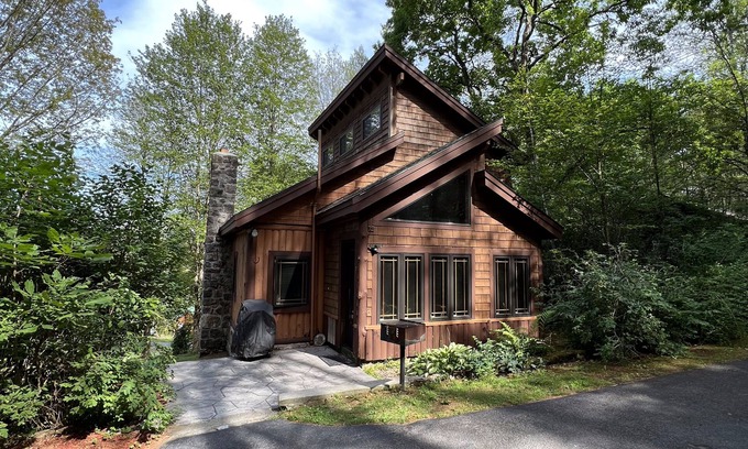 Lake George Cabin | Charming Cozy Rustic Cabin in the Woods