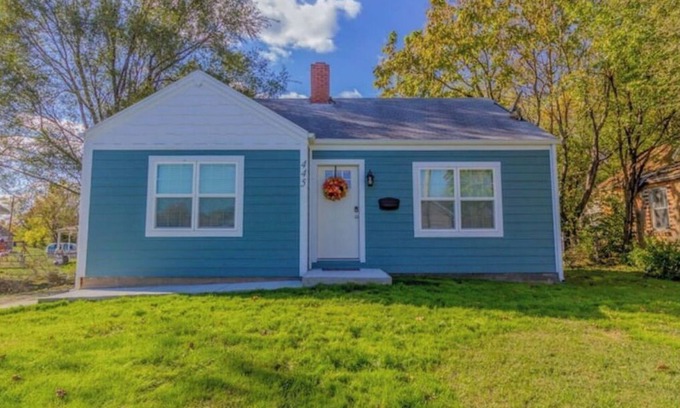 Lebanon House | Charming craftsman home centrally located to multiple state parks.