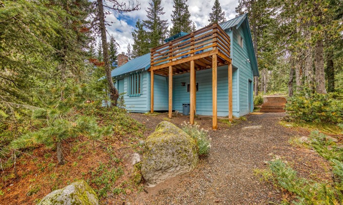 Government Camp Cabin | Charming Dog-Friendly Cabin Close to the Ski Slopes and Town with Free WiFi