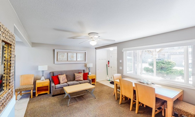 Downtown Cannon Beach House | Charming, dog-friendly cabana with easy beach access