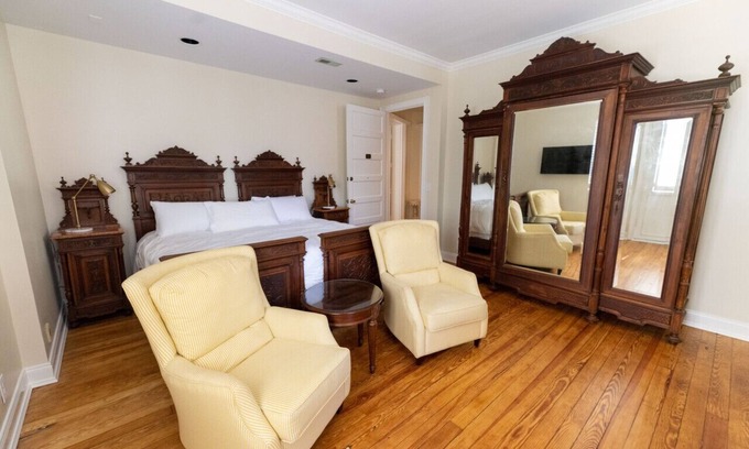 Edenton Bed & Breakfast | Charming downtown Edenton location with homemade breakfast daily