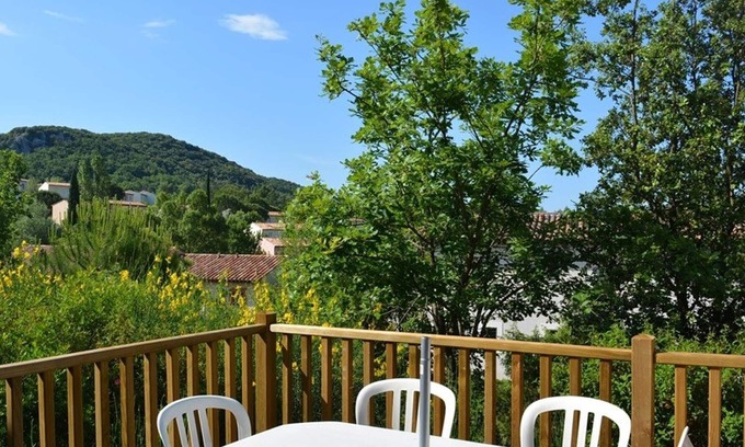 Rouret House | Charming Duplex House for 6 with Terrace, WiFi, Pet-Friendly - Grospierres