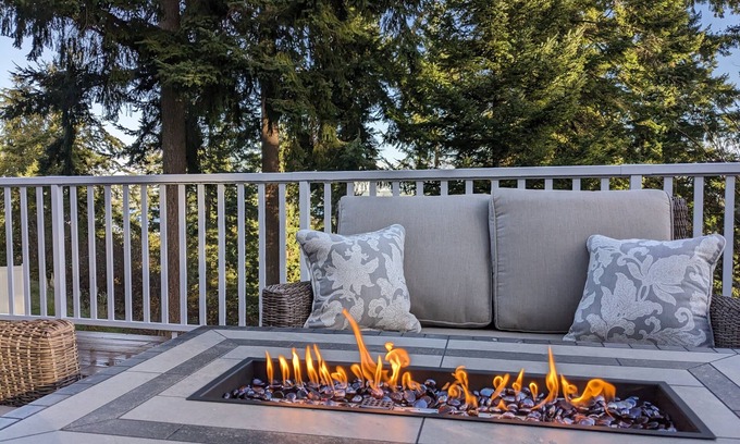 Oak Harbor House | Charming family getaway near Deception Pass in the shadow of giant Douglas firs