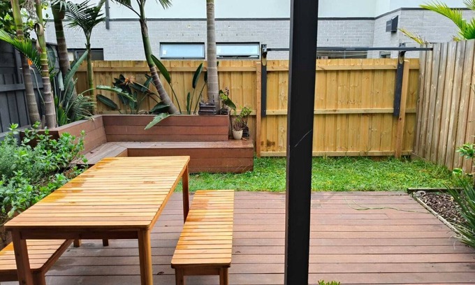 Newport House | Charming Family Retreat with Private Garden - Close to Beach and City