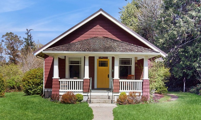 Bainbridge Island House | Charming farmhouse close to local attractions, beaches, hiking, & more