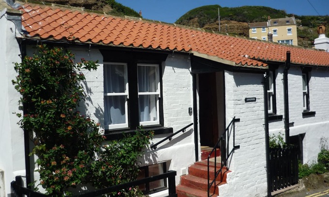 Staithes Cottage | Charming Fishermans cottage in the old village of Staithes, with patio garden