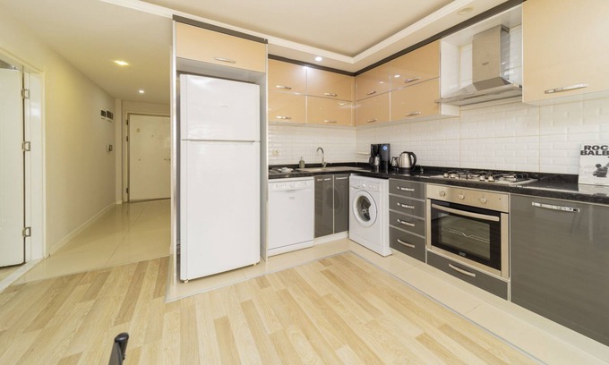 Konyaalti Apartment | Charming Flat w Balcony, Garden, Pool in Antalya
