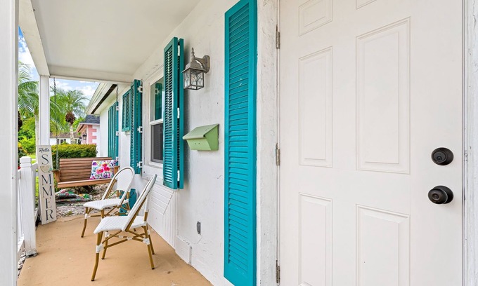 East Naples Villa | Charming Florida home: only 2 miles to the beach and 5th Ave